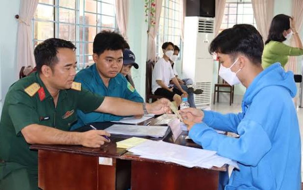 Học liên thông đại học sau cao đẳng có được hoãn nhập ngũ?