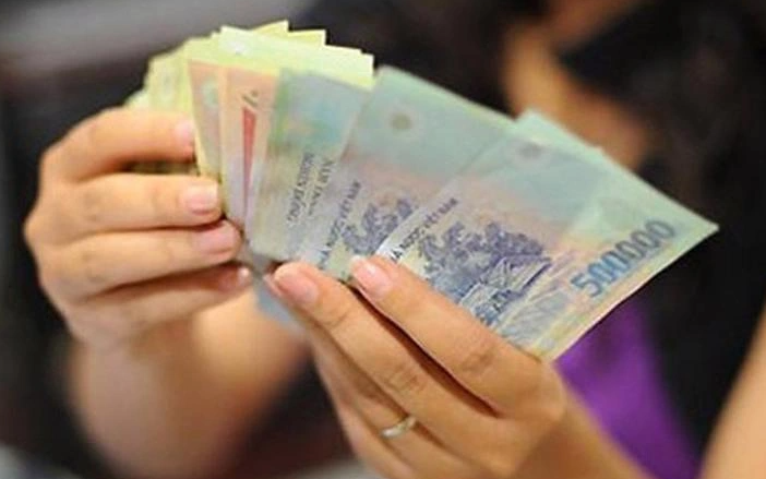 Nhận tiền thưởng theo danh hiệu thi đua cao nhất