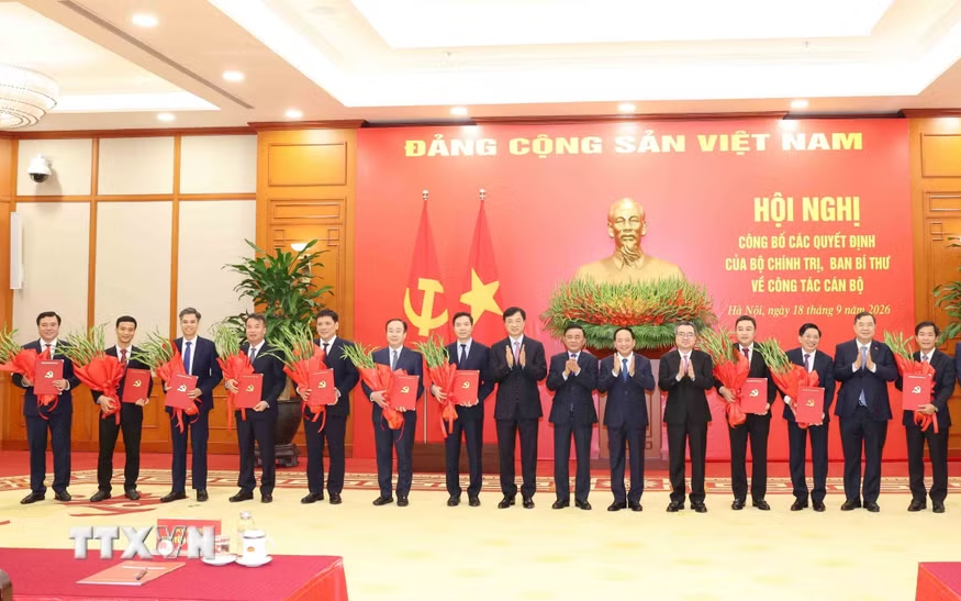 Công bố 12 quyết định của Bộ Chính trị, Ban Bí thư về công tác cán bộ