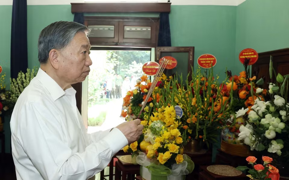 Tổng Bí thư, Chủ tịch nước Tô Lâm dâng hương tưởng nhớ Chủ tịch Hồ Chí Minh