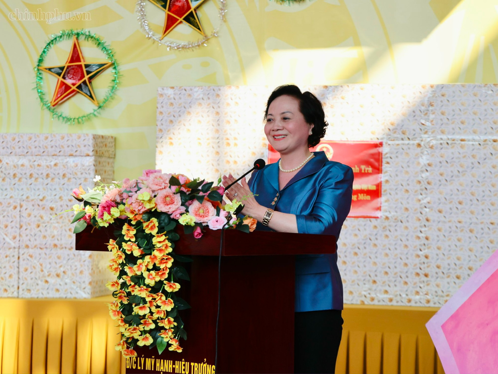 Phó Thủ tướng Phạm Thị Thanh Trà vui Tết Trung thu cùng trẻ em Tuyên Quang- Ảnh 2.