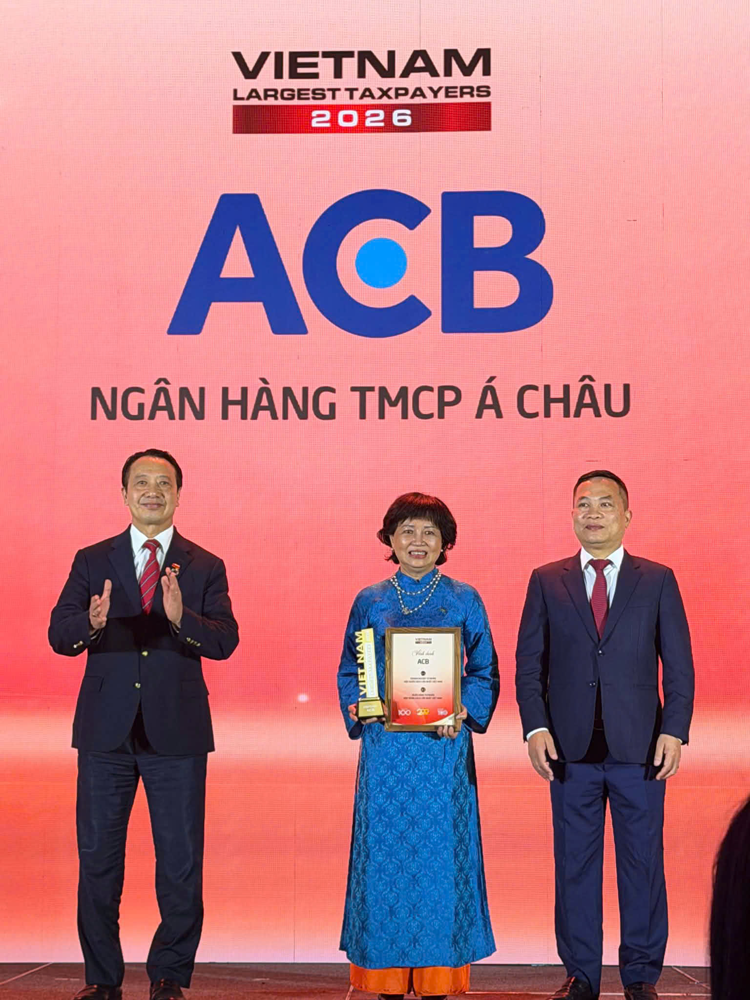 ACB liên tiếp được Forbes toàn cầu và Forbes Việt Nam vinh danh- Ảnh 1.