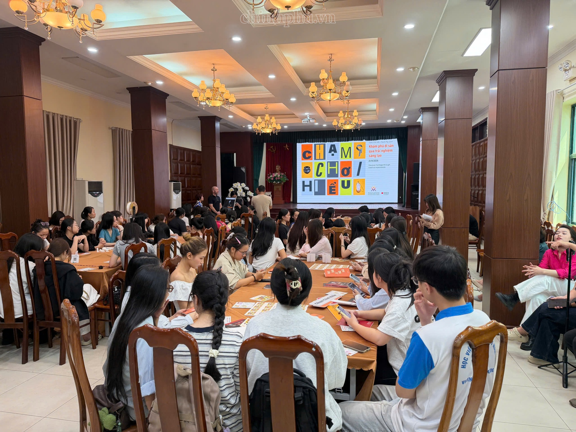 Workshop ‘Chạm - Chơi - Hiểu: Khám phá di sản qua trải nghiệm sáng tạo'- Ảnh 1.