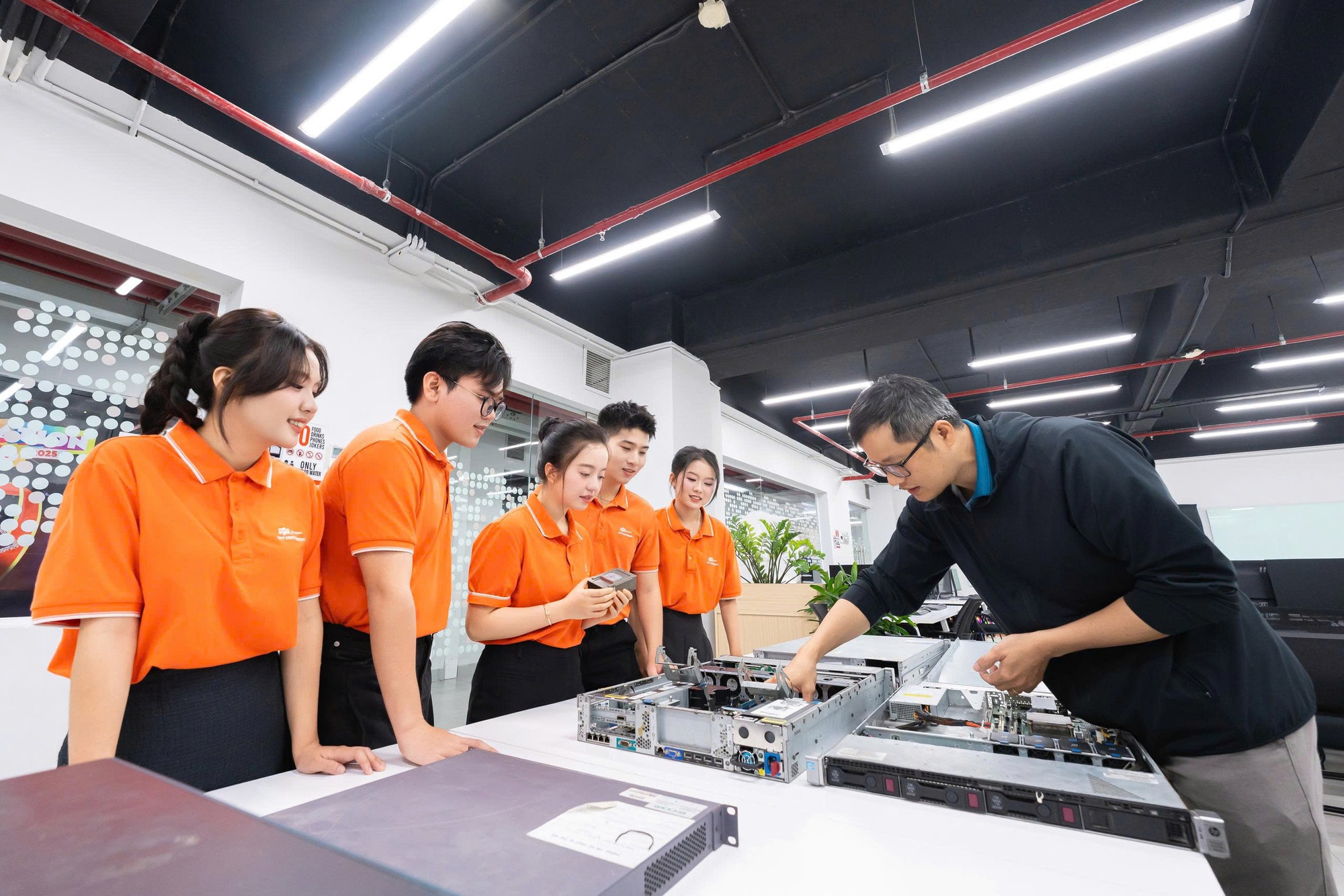 FPTU kết nối doanh nghiệp, viện nghiên cứu đào tạo 30.000 nhân lực công nghệ chiến lược- Ảnh 1.