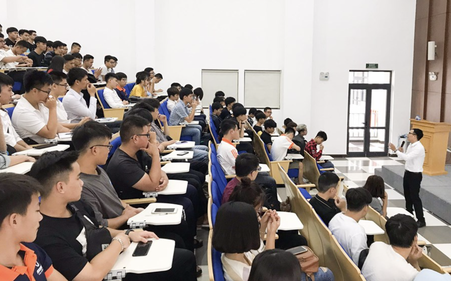 Sinh viên học quá 8 năm có được cấp bằng tốt nghiệp?