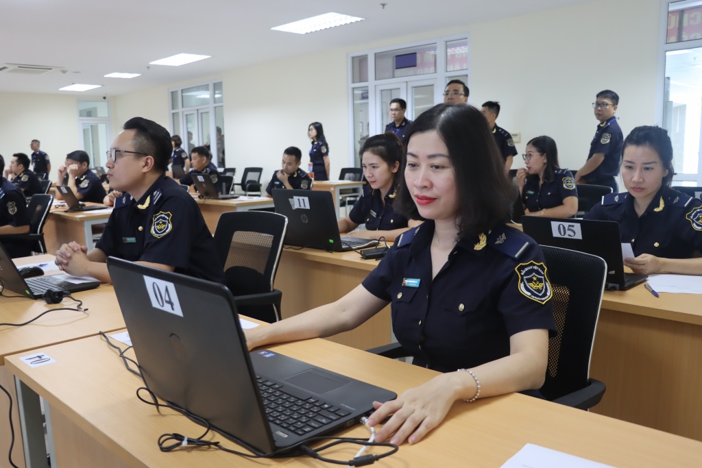 Hải quan siết chặt kỷ cương, đánh giá công chức bằng sản phẩm thực chất- Ảnh 1.