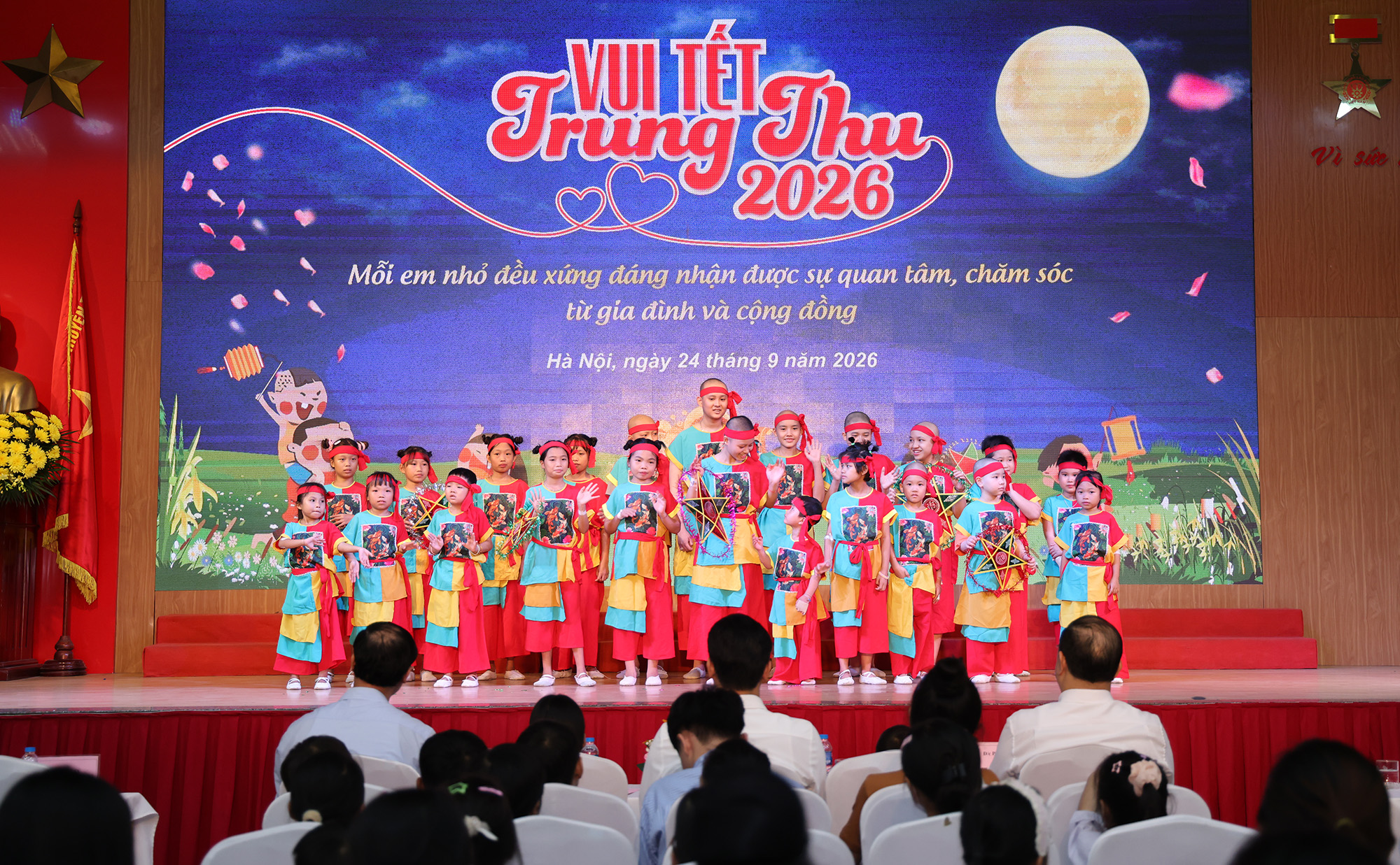 Phó Thủ tướng Thường trực Phạm Gia Túc thăm, tặng quà bệnh nhi dịp Tết Trung thu- Ảnh 9.