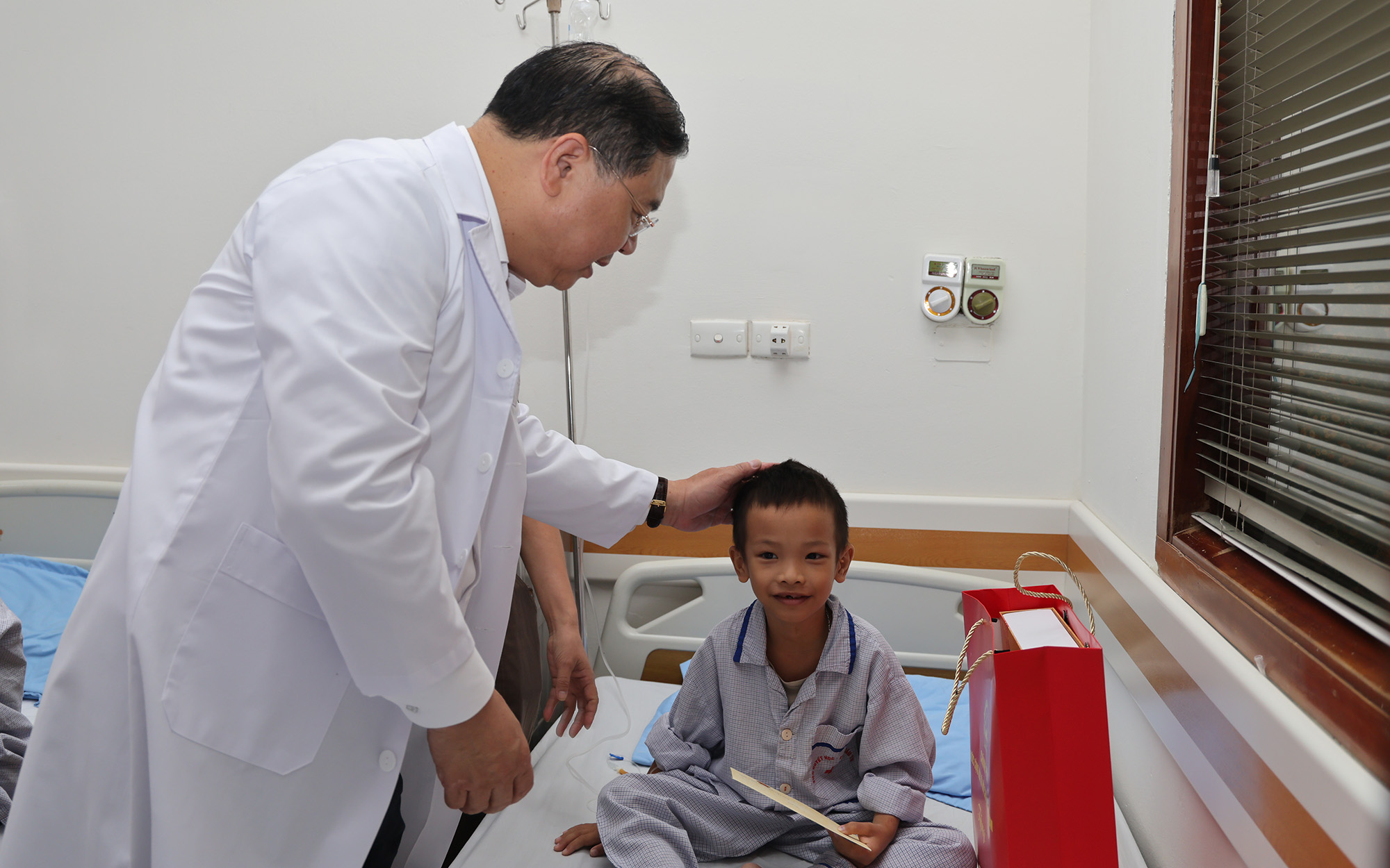 Phó Thủ tướng Thường trực Phạm Gia Túc thăm, tặng quà bệnh nhi dịp Tết Trung thu- Ảnh 13.