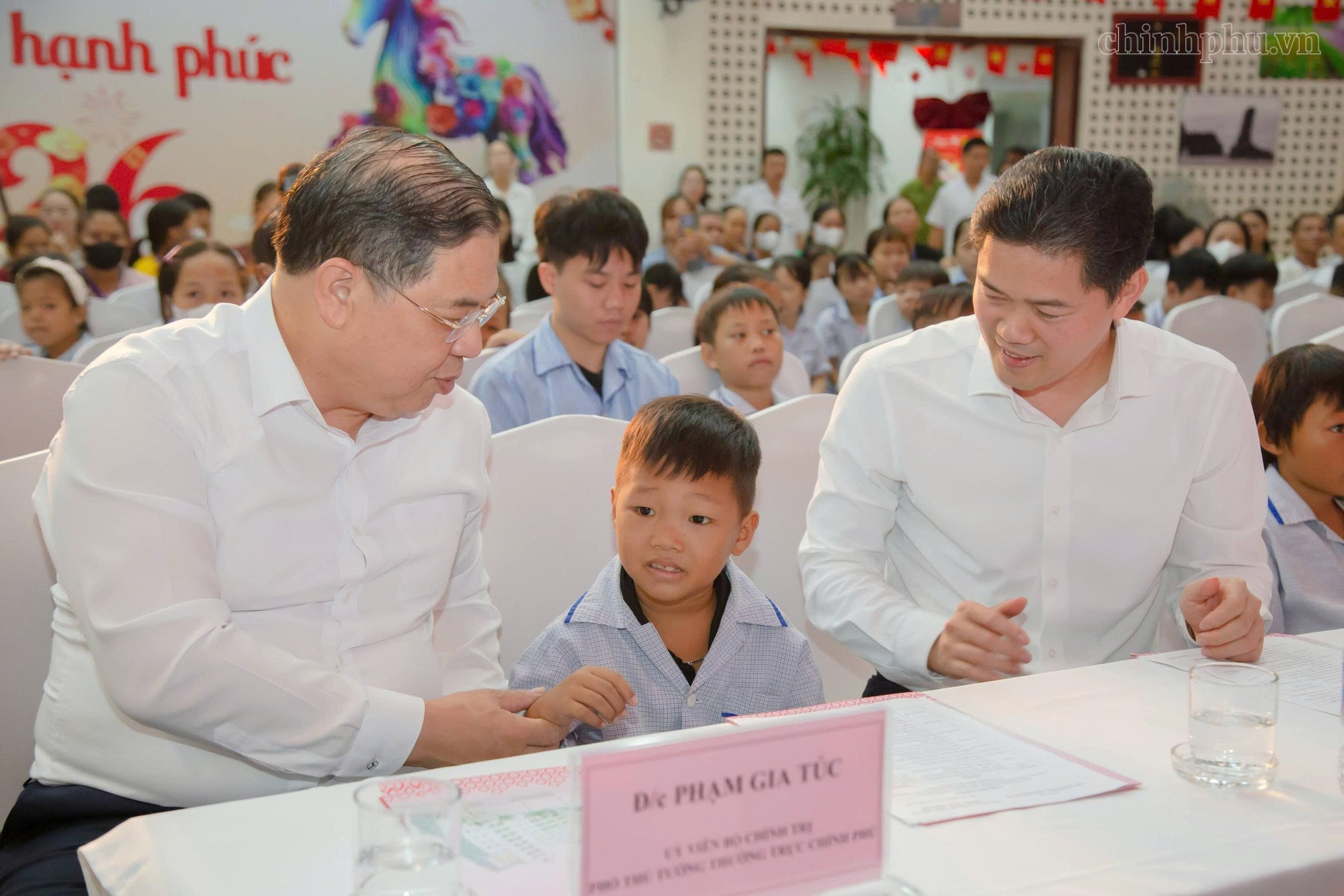 Phó Thủ tướng Thường trực Phạm Gia Túc thăm, tặng quà bệnh nhi dịp Tết Trung thu- Ảnh 1.