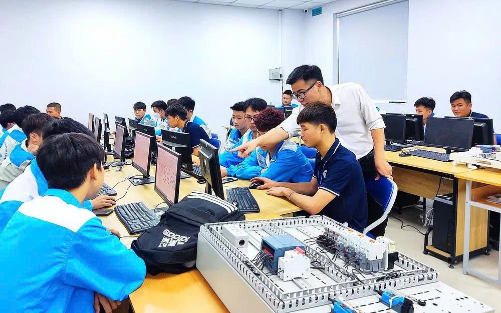 Quy định kiến thức chương trình trung học phổ thông trong giáo dục trung học nghề