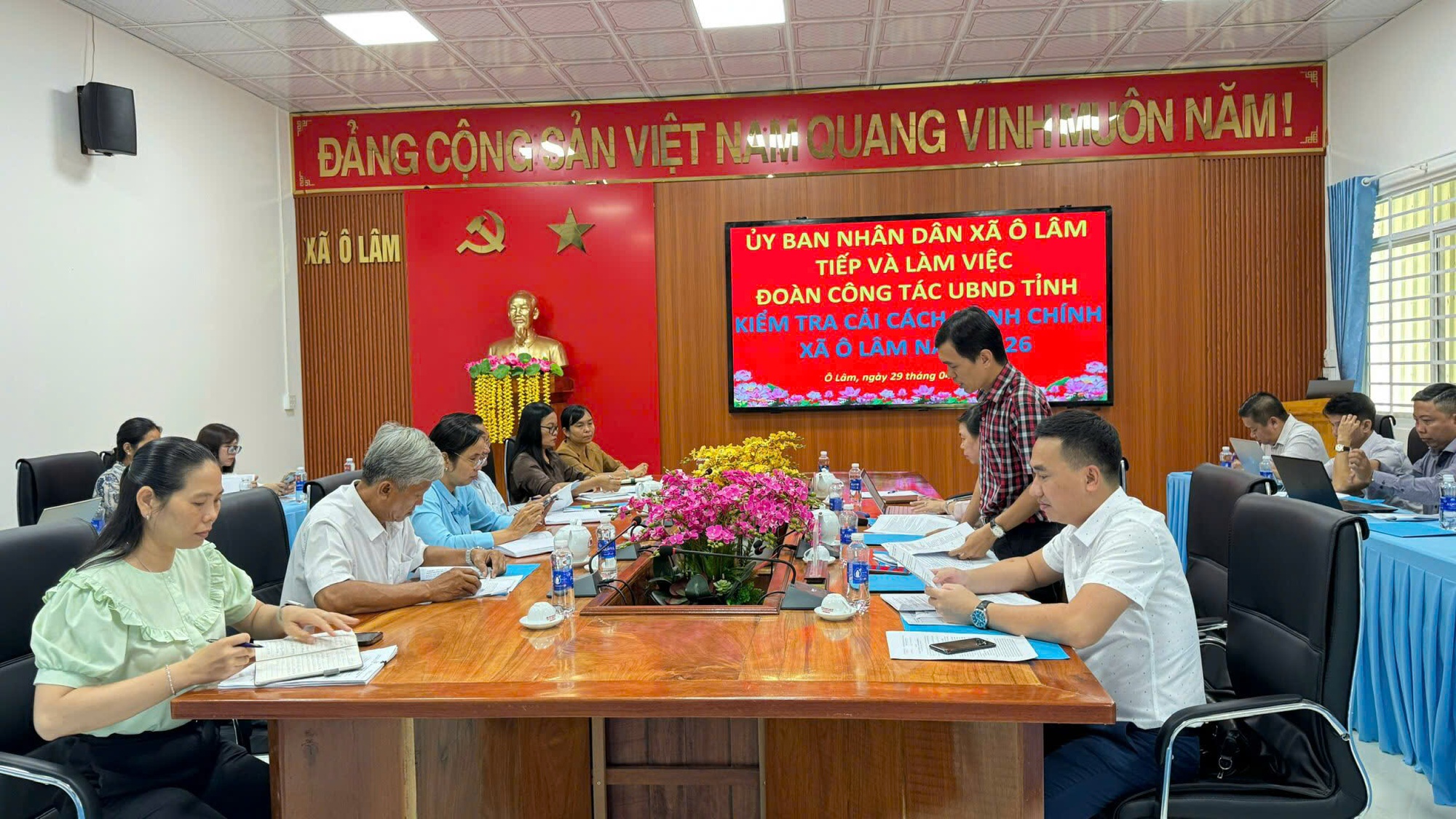 Người dân An Giang làm thủ tục hành chính không phụ thuộc địa giới- Ảnh 1.