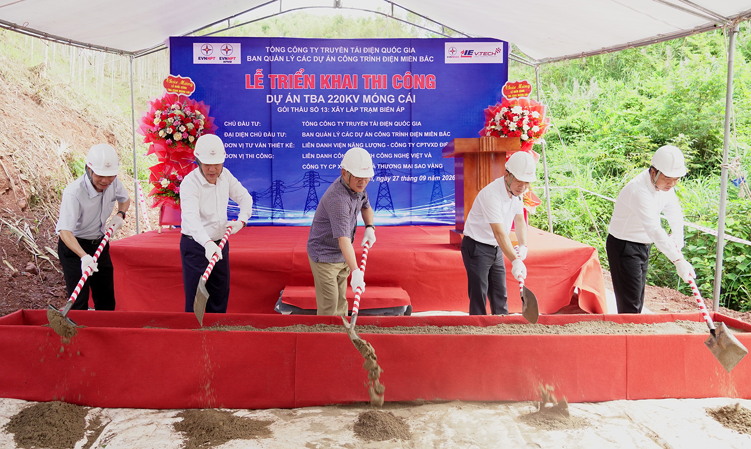 Thi công dự án tăng cường đảm bảo cung ứng điện cho thành phố Quảng Ninh- Ảnh 2.