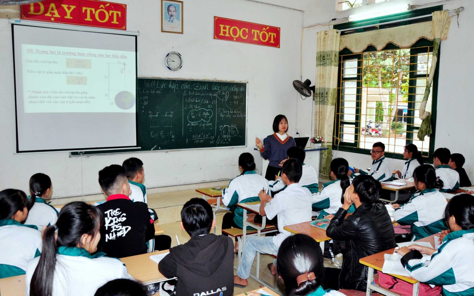 Điểm mới về 4 môn học trong Chương trình giáo dục thường xuyên cấp THCS và THPT
