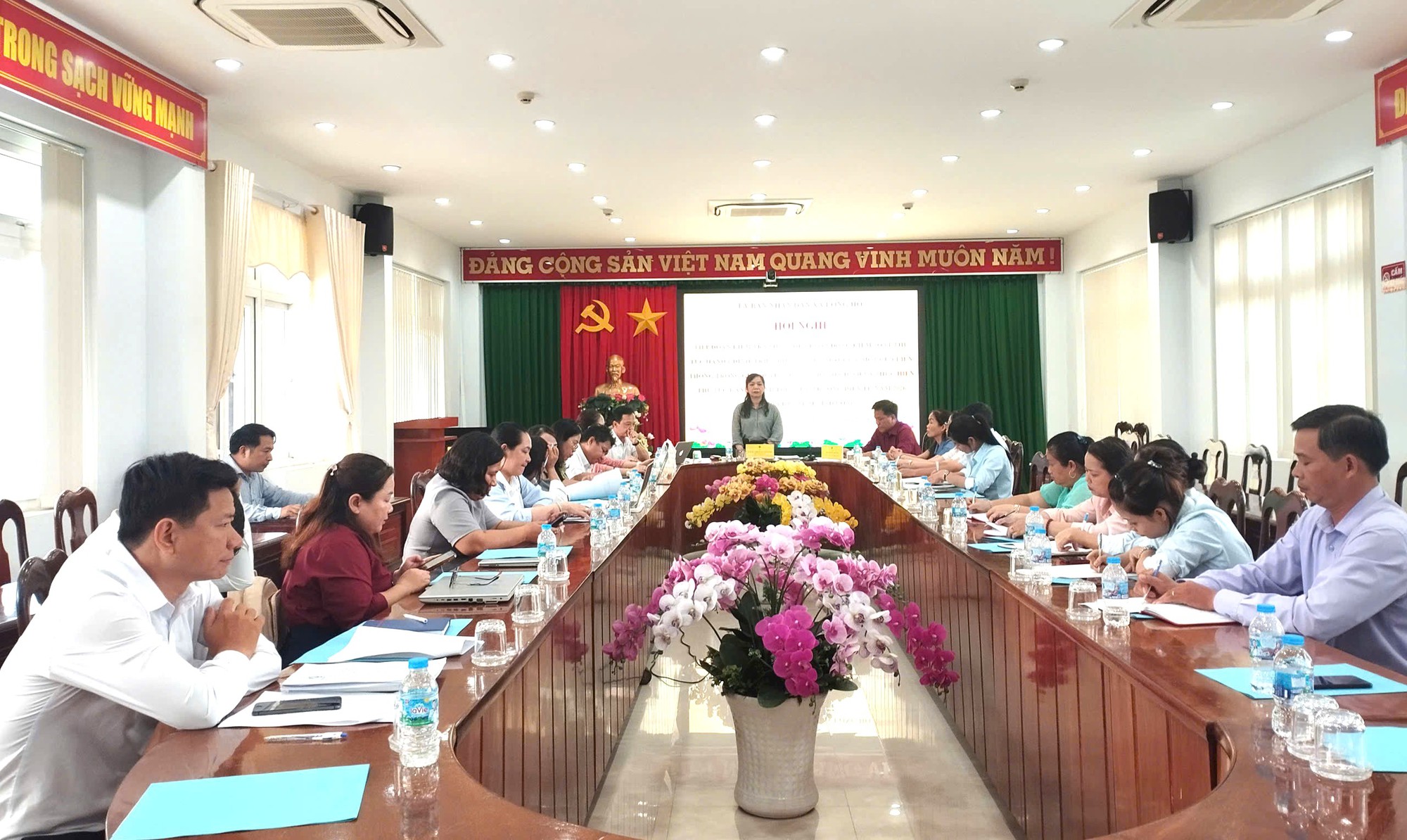 Vĩnh Long dẫn đầu cả nước về chỉ số phục vụ người dân, doanh nghiệp: Những cách làm mới từ cấp xã- Ảnh 2.