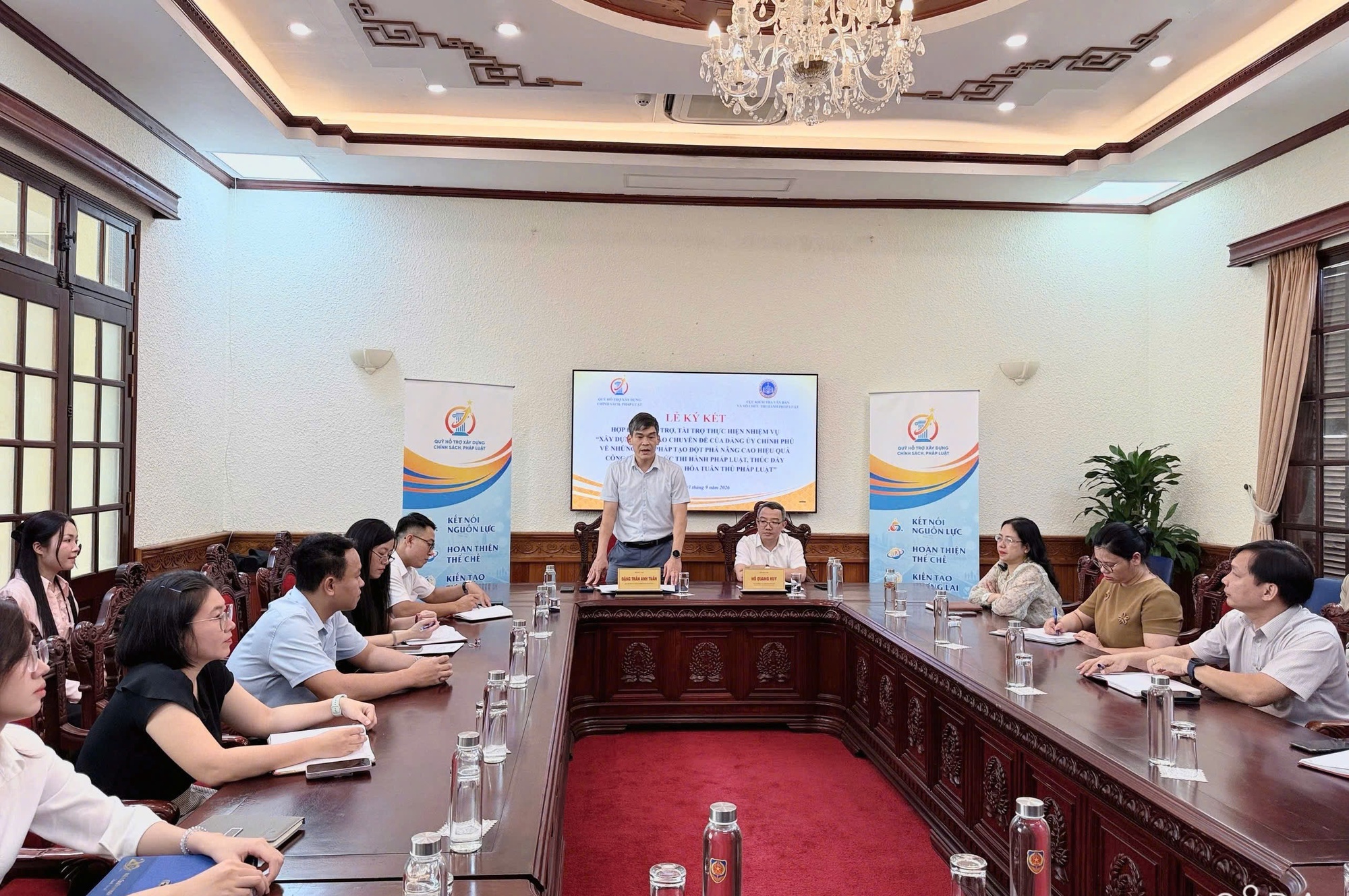 Kết nối, bổ sung nguồn lực cho công tác xây dựng và tổ chức thi hành pháp luật- Ảnh 2.