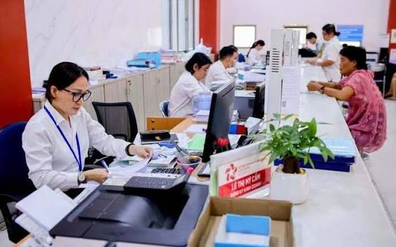 Làm việc theo hợp đồng có phải hoàn trả trợ cấp tinh giản?