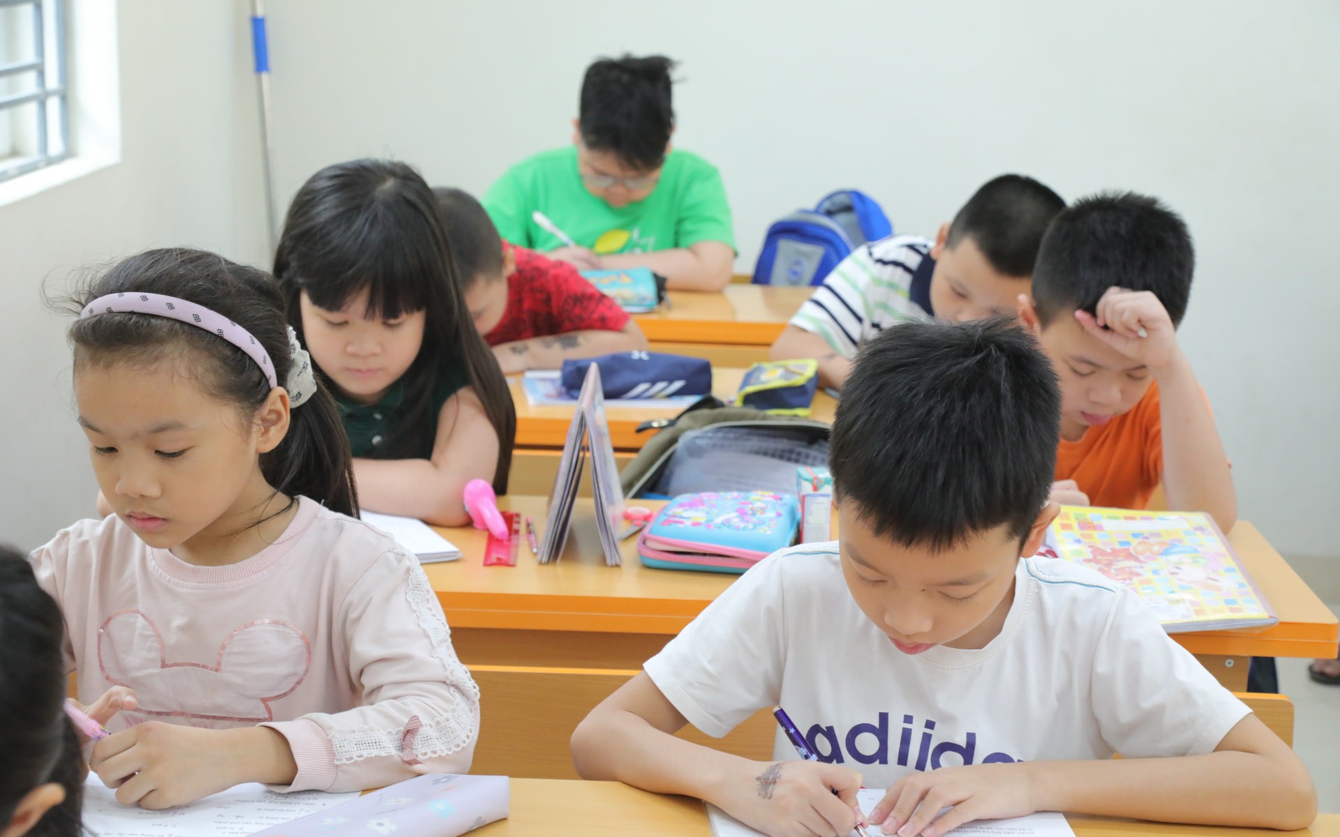 Giáo viên có được dạy thêm môn khác cho học sinh mình đang dạy?