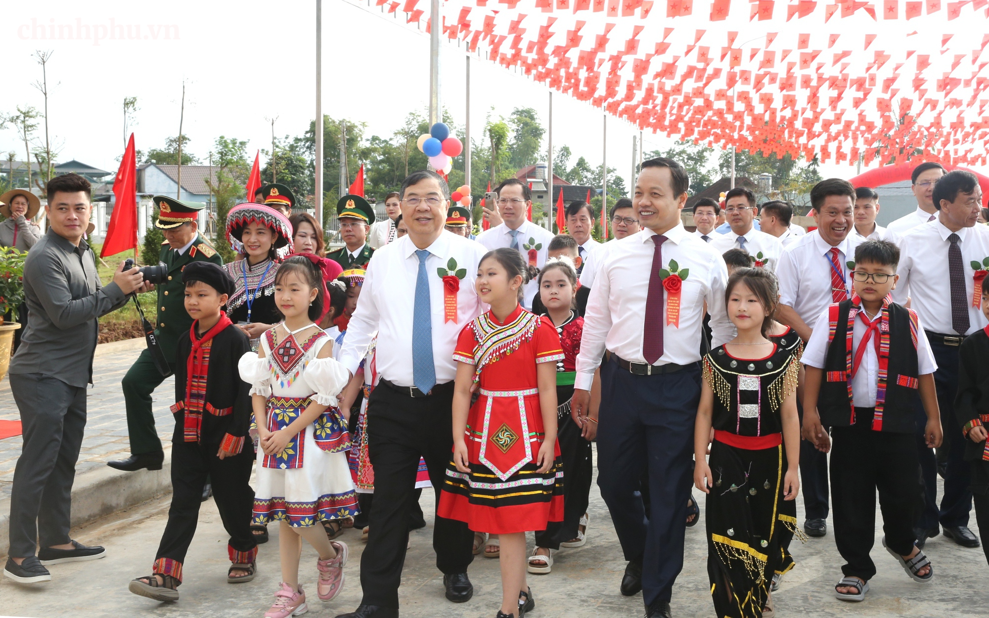 Phó Thủ tướng Thường trực Phạm Gia Túc dự Lễ khai giảng năm học mới tại Điện Biên