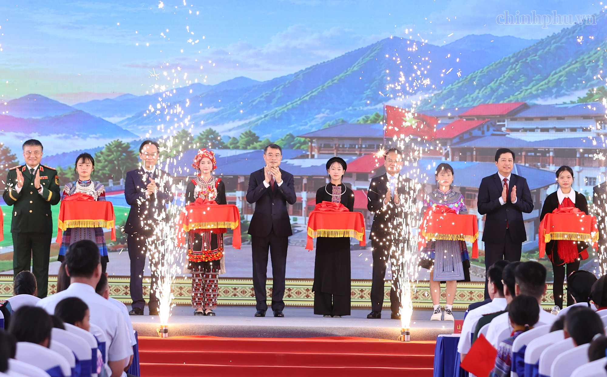 Thủ tướng: Năm học 2026-2027 sẽ mở ra giai đoạn phát triển mới của giáo dục Việt Nam- Ảnh 8.