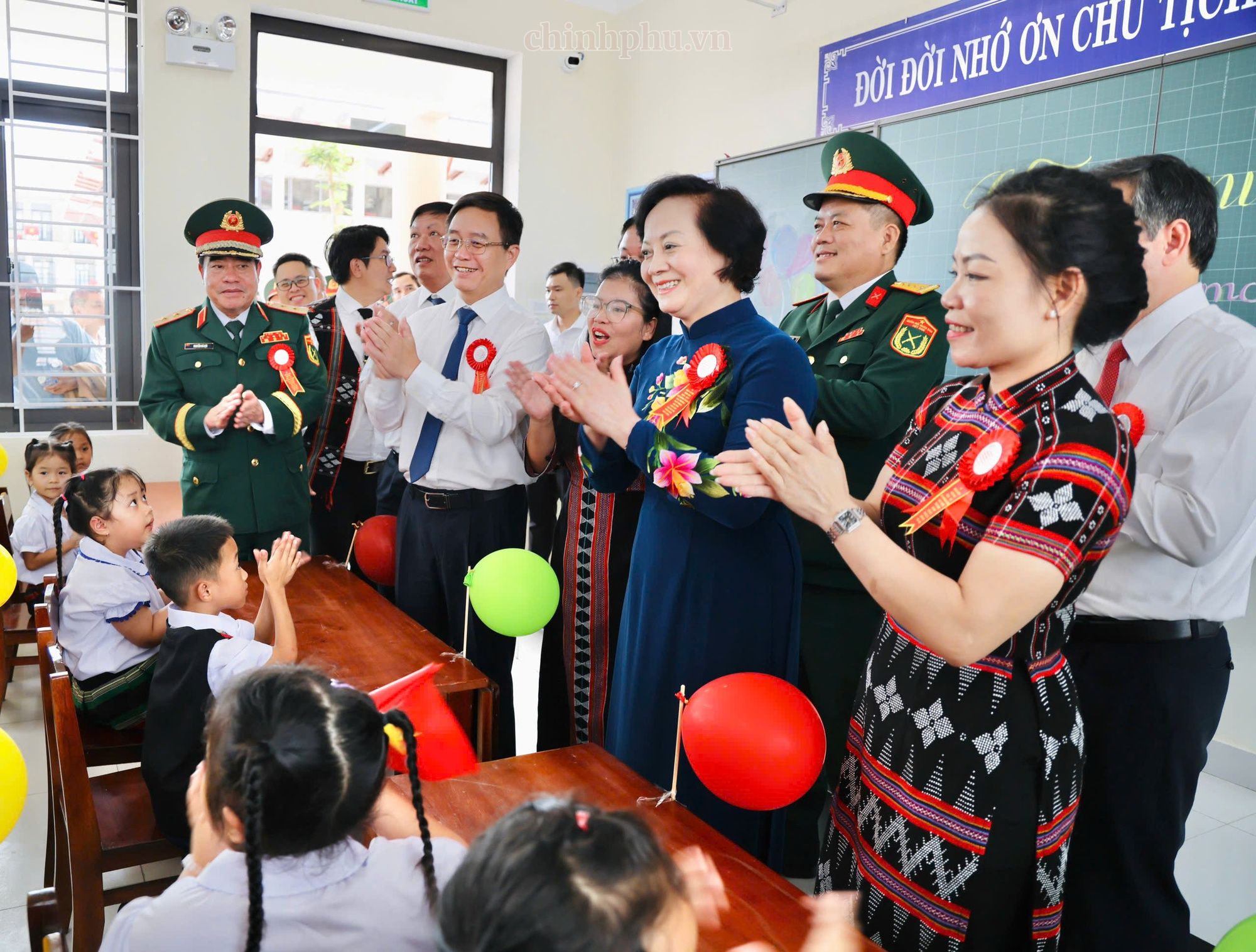 Phó Thủ tướng Phạm Thị Thanh Trà dự lễ khai giảng, khánh thành Trường Phổ thông nội trú A Lưới 3 (TP. Huế)- Ảnh 8.