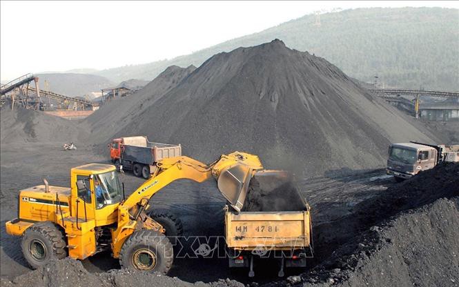 Gỡ vướng quản lý nhà nước về khu công nghiệp, địa chất, khoáng sản