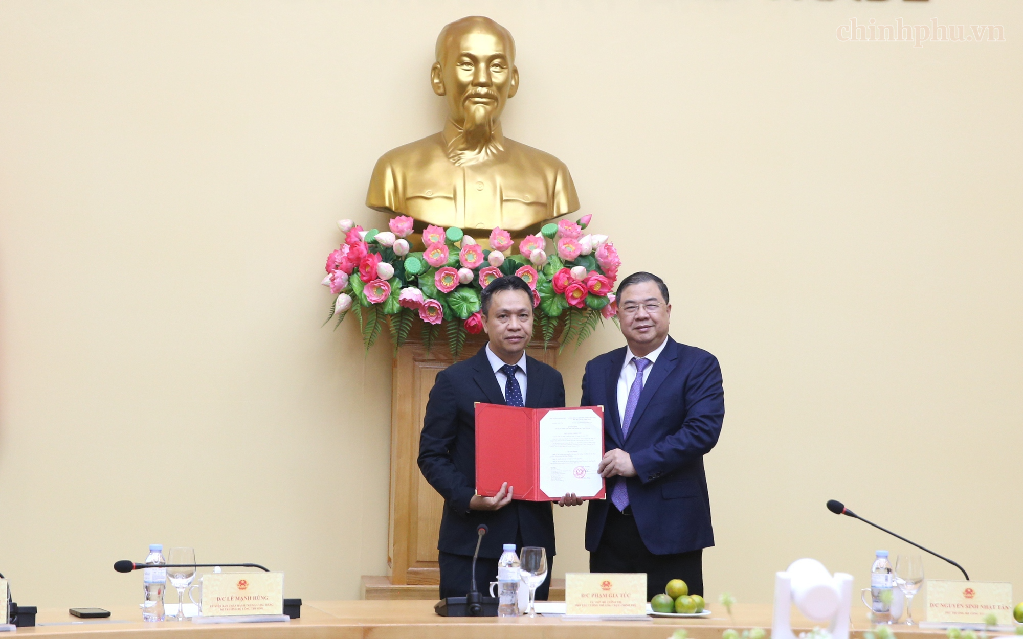 Phó Thủ tướng Thường trực Phạm Gia Túc trao Quyết định bổ nhiệm Thứ trưởng Bộ Công Thương