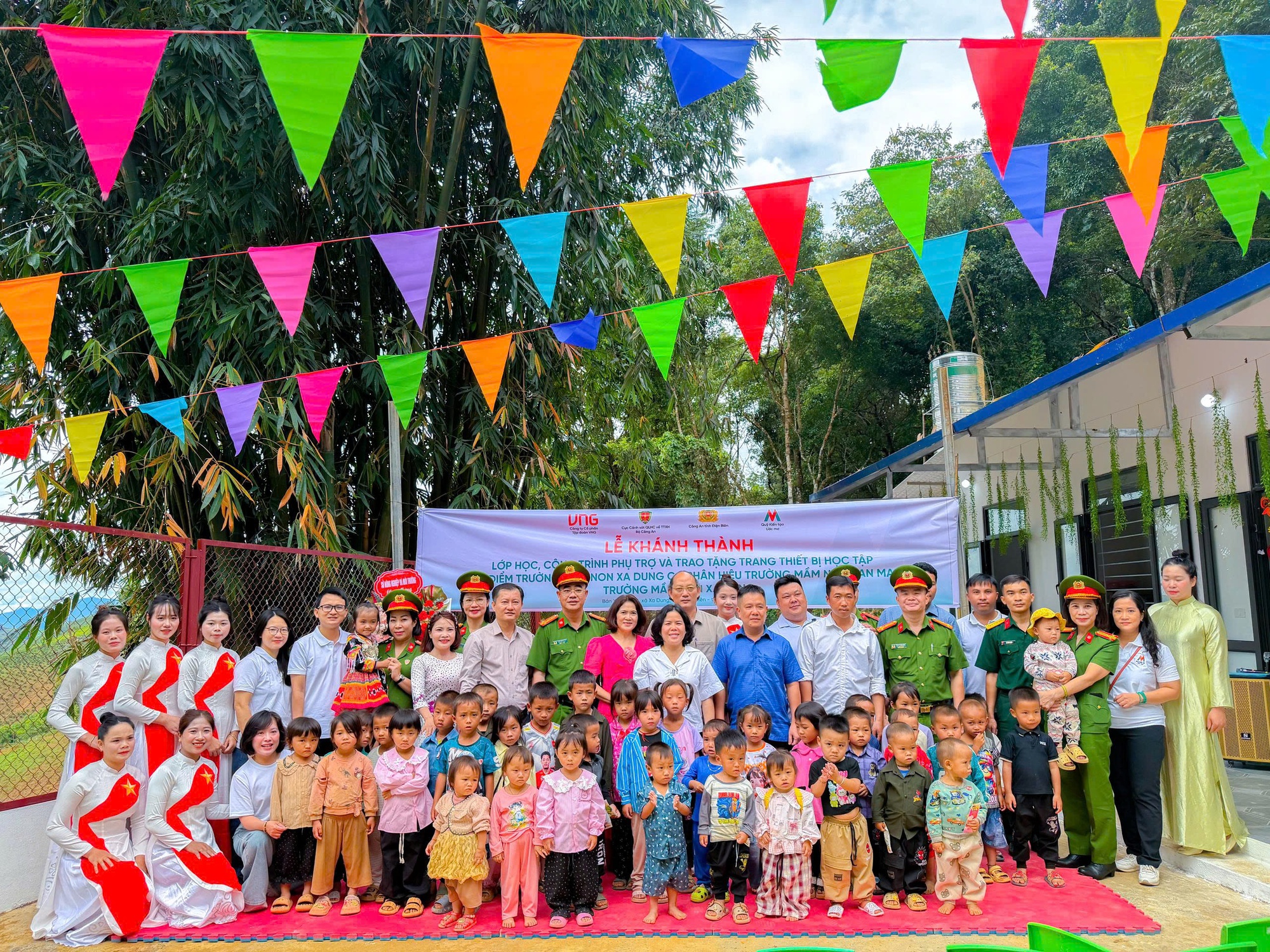 Hơn 12 tỷ đồng từ Quỹ Kiến tạo ước mơ tiếp sức an sinh, chắp cánh giáo dục tại Cà Mau và Điện Biên- Ảnh 1.