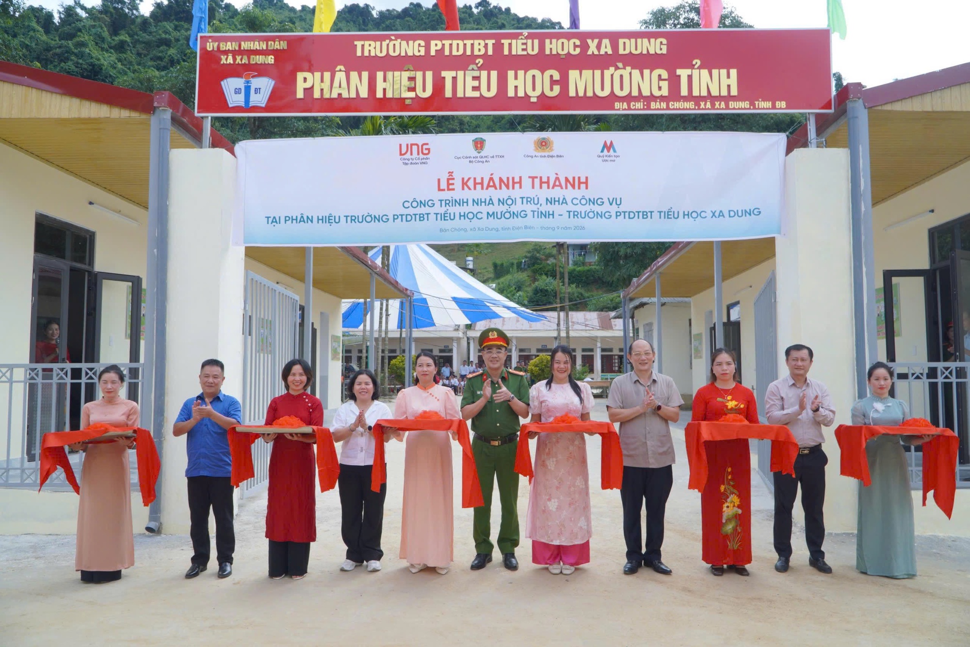 Hơn 12 tỷ đồng từ Quỹ Kiến tạo ước mơ tiếp sức an sinh, chắp cánh giáo dục tại Cà Mau và Điện Biên- Ảnh 3.