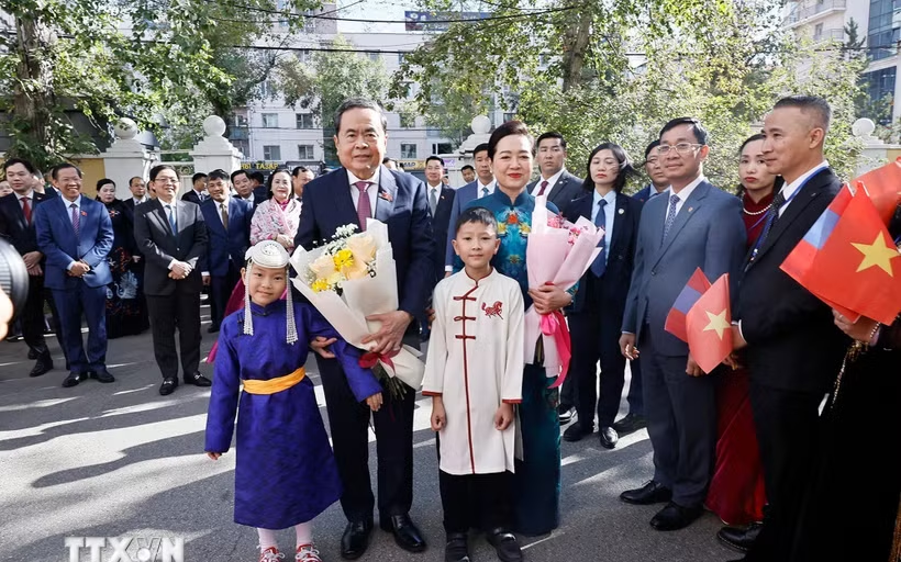 Chủ tịch Quốc hội Trần Thanh Mẫn gặp gỡ cộng đồng kiều bào tại Mông Cổ