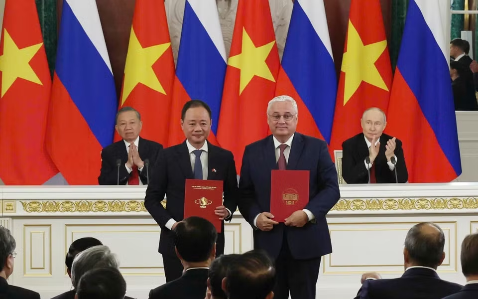 Tổng Bí thư, Chủ tịch nước Tô Lâm và Tổng thống Nga Vladimir Putin chứng kiến Lễ trao các văn kiện hợp tác