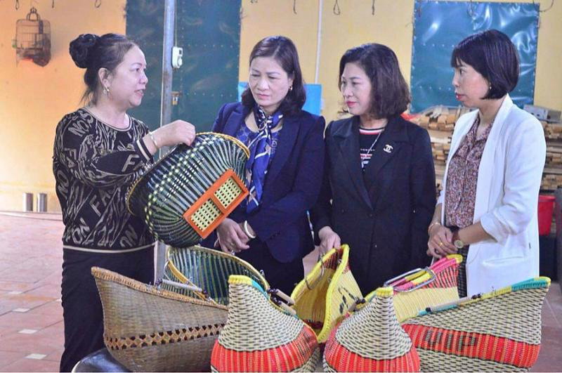 ADB signs loan to support women-led enterprises in Viet Nam - Ảnh 1.