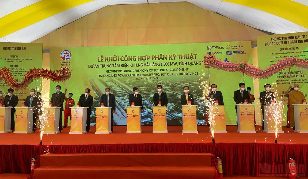 Construction of largest LNG power plant in Quang Tri begins - Ảnh 1.