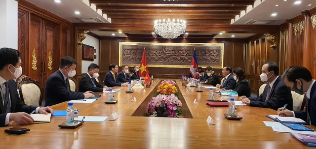 Vietnamese, Cambodian diplomats hold talks  - Ảnh 1.