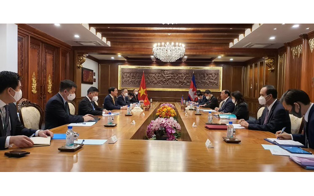 Vietnamese, Cambodian diplomats hold talks