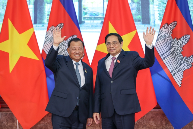 PM receives Cambodian Senate President - Ảnh 1.