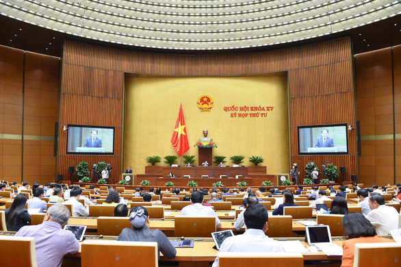 National Assembly passes higher basic wage for public workers - Ảnh 1.