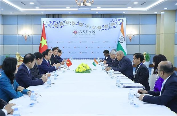 Prime Minister meets Korean President, Indian Vice President in Cambodia - Ảnh 2.
