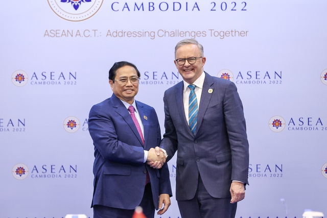 Prime Minister meets Australian, Singaporean counterparts in Cambodia - Ảnh 1.
