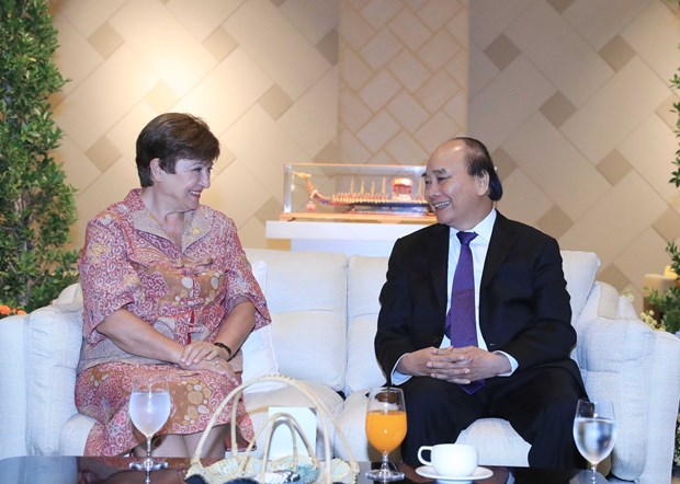President meets Hong Kong, IMF officials on sidelines of APEC  - Ảnh 3.