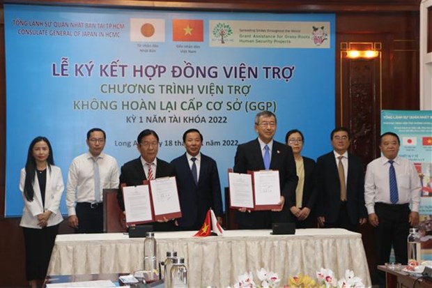 Japanese Government donates medical equipment to Long An - Ảnh 1.