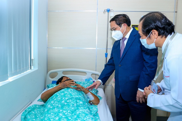 Prime Minister highlights mission of Cho Ray Phnom Penh Hospital - Ảnh 1.