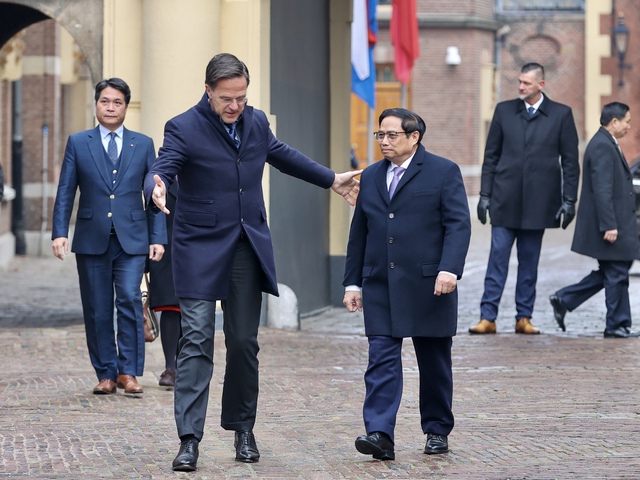 Official welcome ceremony for Vietnamese Prime Minister in Netherlands  - Ảnh 3.