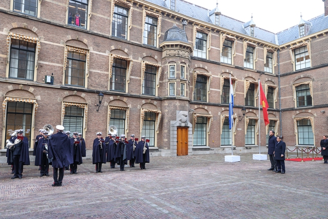 Official welcome ceremony for Vietnamese Prime Minister in Netherlands  - Ảnh 4.