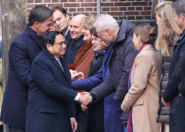 Official welcome ceremony for Vietnamese Prime Minister in Netherlands  - Ảnh 7.