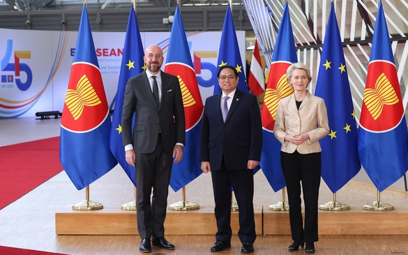 Prime Minister attends EU-ASEAN Commemorative Summit in Belgium - Ảnh 1.