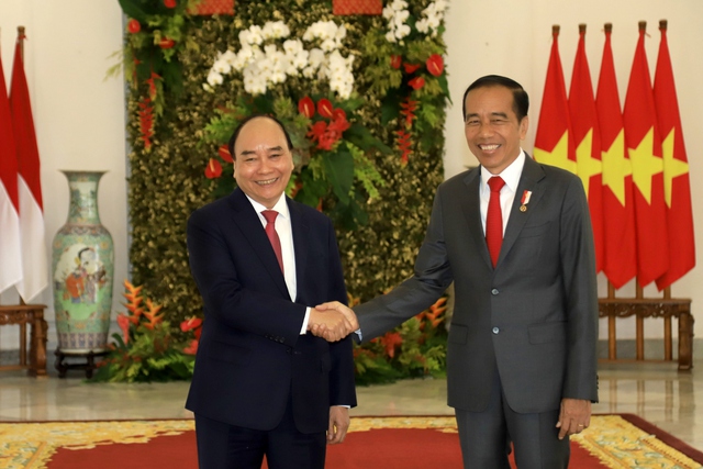 Indonesian President hosts welcome ceremony for President Nguyen Xuan Phuc - Ảnh 2.