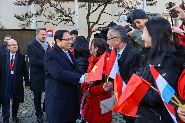 Official welcome ceremony for Prime Minister Pham Minh Chinh in Luxembourg - Ảnh 6.