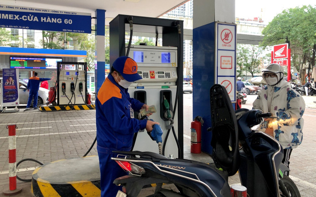 Ministries urged to mull over new environmental tax on fuel - Ảnh 1.