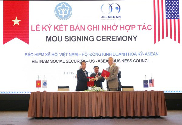 Viet Nam, U.S. sign MoU on cooperation in health insurance policy - Ảnh 1.