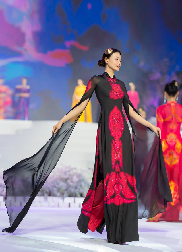 Beautiful 'Dream' at HCM City's Ao Dai Festival